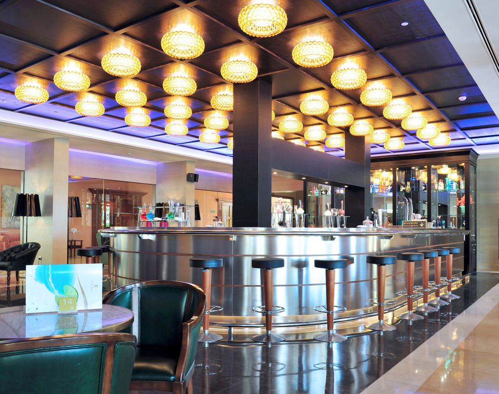 Hipotels Barrosa Palace & Spa Chiclana de la Frontera Exterior foto The bar at the lounge
